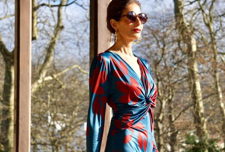 elegancka sukienka dla 50-latki