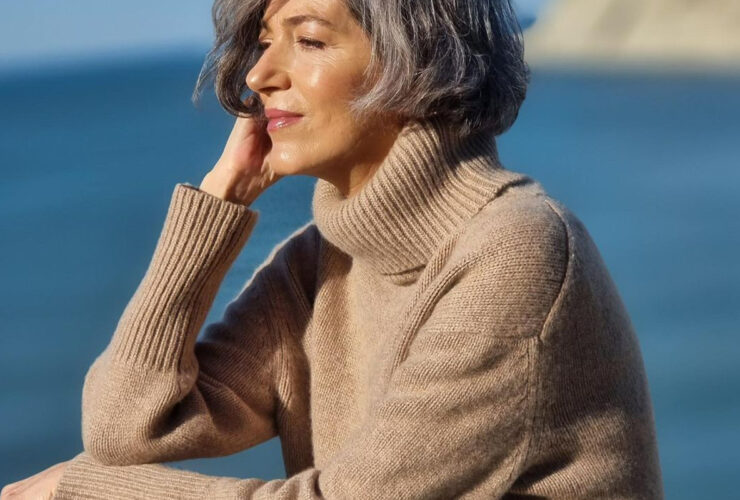 Półdługie fryzury dla 50-tek