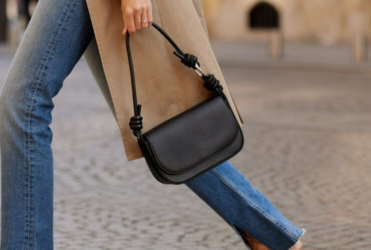 Poręczna, czarna torebka