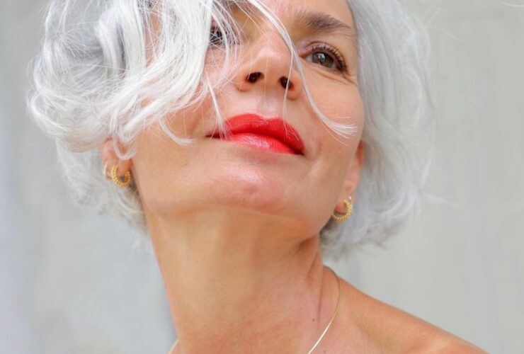 3 rzeczy, które powinny się znaleźć w kosmetyczce każdej 50-tki