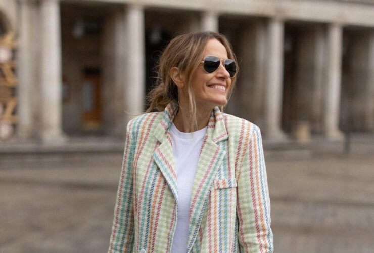 50-latka w modnym upięciu