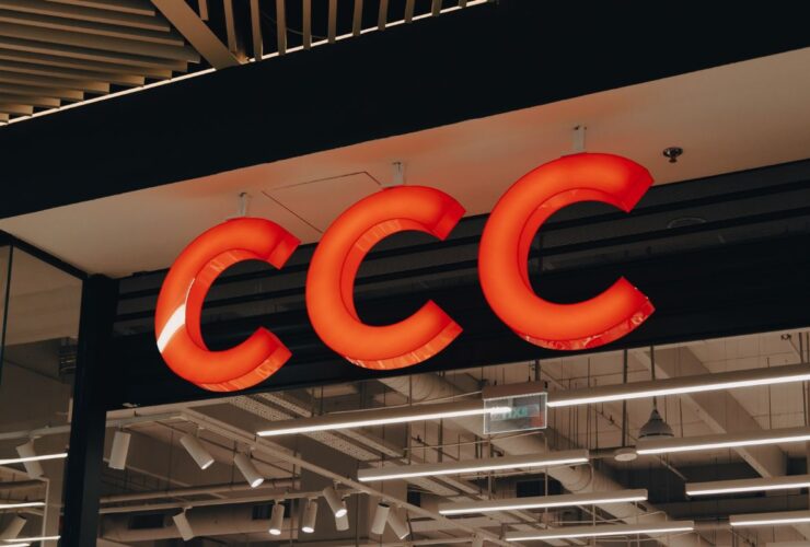 Modne buty dla kobiet po 50-tce na wyprzedaży w CCC