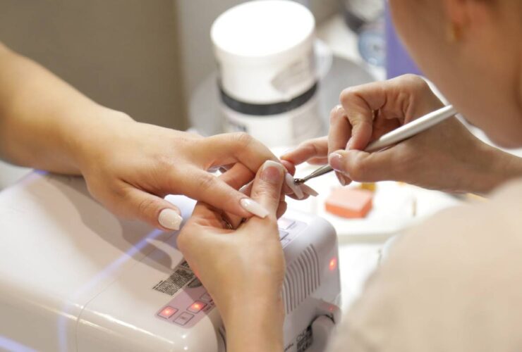 paznokcie nieodpowiendie dla 50-latek