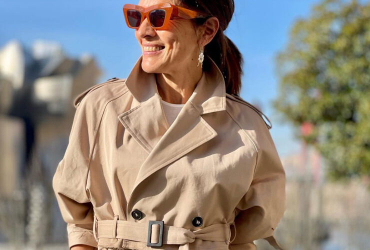 Płaszcz dla 50-latki w nowoczesnym wydaniu.