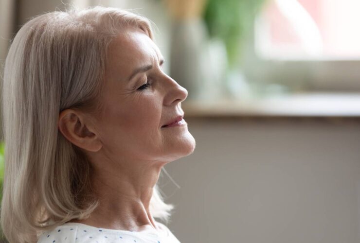 śpiąca kobieta 50+